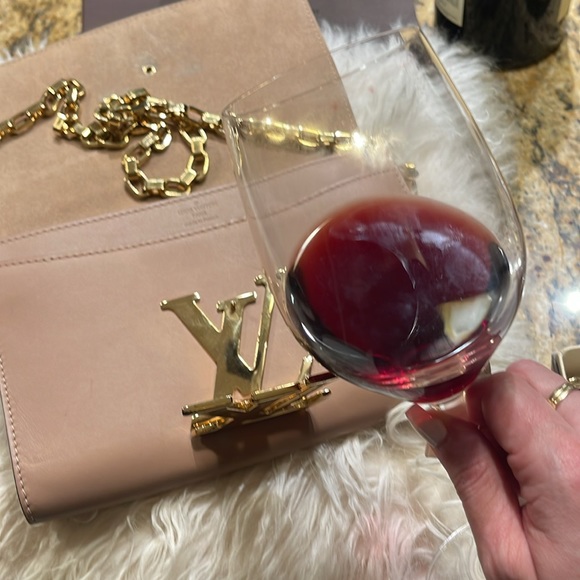 This LV Louise Chain GM in Beige,beautiful and 100% authentic. Perfect condition - Picture 11 of 12